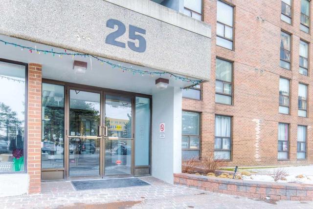 112 - 25 Kensington Rd, Condo with 2 bedrooms, 2 bathrooms and 1 parking in Brampton ON | Image 2