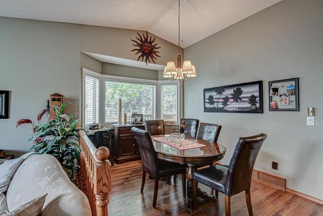 127 Douglas Woods Place Se, House detached with 4 bedrooms, 3 bathrooms and 4 parking in Calgary AB | Image 3