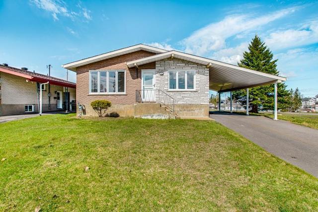 909 Lafleche Road, House detached with 4 bedrooms, 2 bathrooms and 3 parking in Hawkesbury ON | Image 1