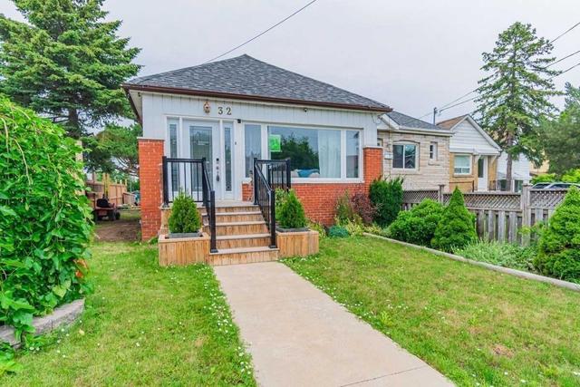 32 Buttonwood Ave, House detached with 2 bedrooms, 2 bathrooms and 2 parking in Toronto ON | Image 21