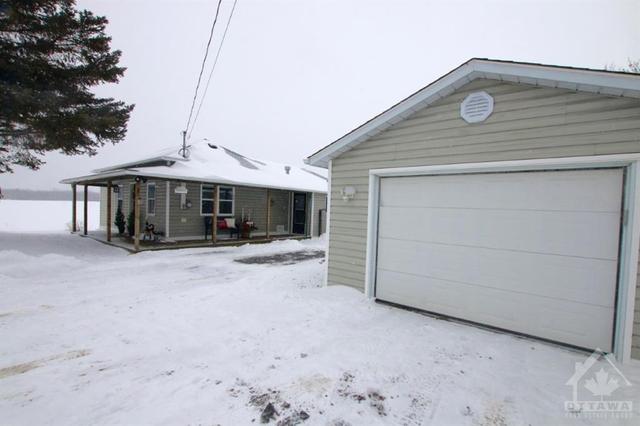 1974 Devine Road, House detached with 2 bedrooms, 1 bathrooms and 4 parking in Ottawa ON | Image 2