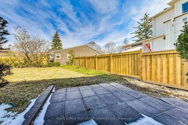 61 Highland Rd, House detached with 3 bedrooms, 2 bathrooms and 5 parking in Oakville ON | Image 26