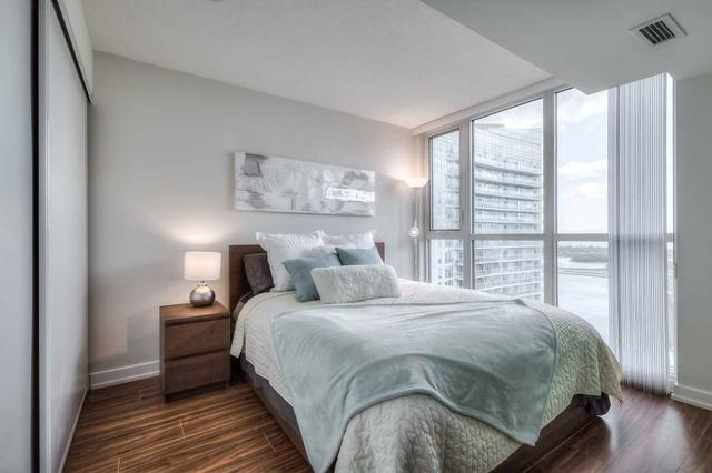 4005 - 85 Queens Wharf Rd, Condo with 1 bedrooms, 1 bathrooms and 1 parking in Toronto ON | Image 5