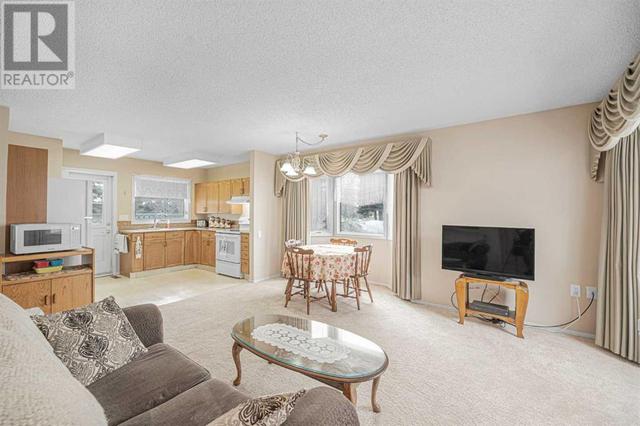 2727 Dovely Park Se, House attached with 2 bedrooms, 1 bathrooms and 2 parking in Calgary AB | Image 5
