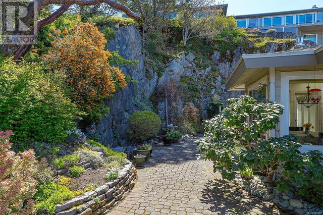 808 - 2829 Arbutus Rd, House attached with 3 bedrooms, 3 bathrooms and 2 parking in Saanich BC | Image 68