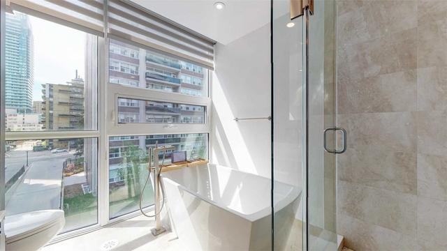 th 10 - 101 Erskine Ave, Condo with 3 bedrooms, 3 bathrooms and 1 parking in Toronto ON | Image 4