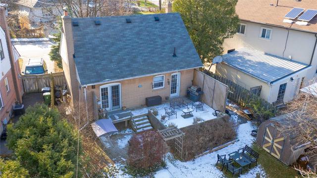 33 Twin Pauls Cres, House detached with 3 bedrooms, 2 bathrooms and 3 parking in Toronto ON | Image 20