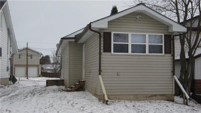1002 Arnold St, House detached with 2 bedrooms, 1 bathrooms and 1 parking in Innisfil ON | Image 5