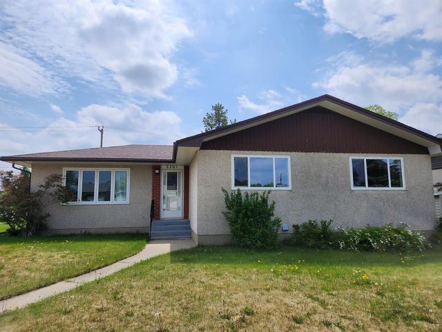 5301 44 Street, House detached with 4 bedrooms, 2 bathrooms and 1 parking in Olds AB | Image 1