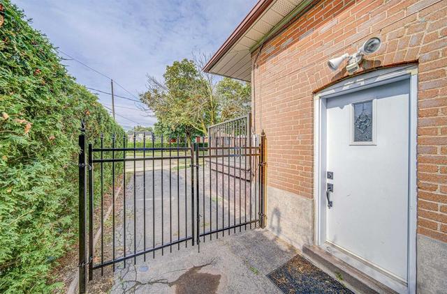 3 Collinson Blvd, House detached with 3 bedrooms, 2 bathrooms and 4 parking in Toronto ON | Image 25