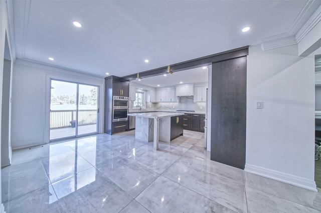 2631 Comet Crt, House detached with 4 bedrooms, 5 bathrooms and 6 parking in Mississauga ON | Image 6