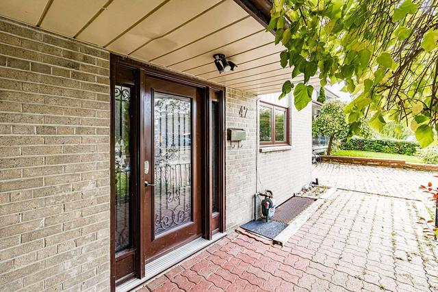 47 Lakeland Dr, House semidetached with 4 bedrooms, 3 bathrooms and 4 parking in Toronto ON | Image 23