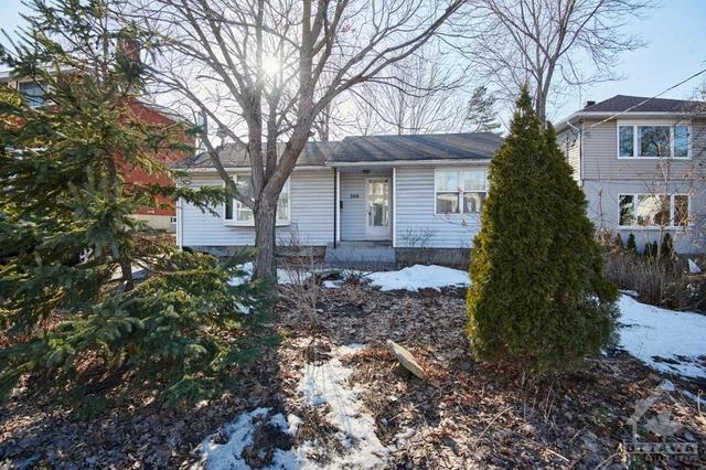 200 Woodroffe Avenue, House detached with 3 bedrooms, 2 bathrooms and 4 parking in Ottawa ON | Image 2