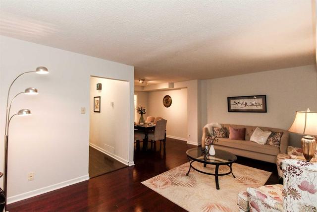 12 - 86 Castlebury Cres, Townhouse with 4 bedrooms, 3 bathrooms and 2 parking in Toronto ON | Image 2