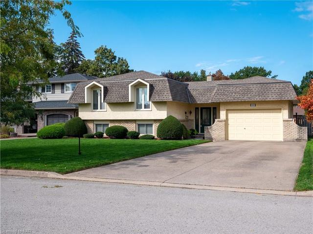 16 Village Green Drive, House detached with 5 bedrooms, 2 bathrooms and 8 parking in St. Catharines ON | Image 2
