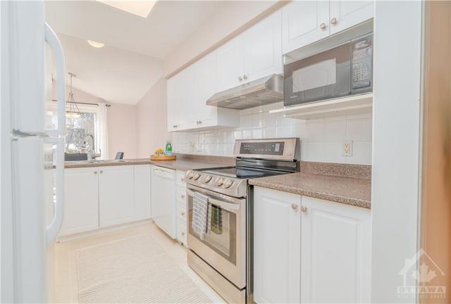 30 Gray Crescent, Townhouse with 3 bedrooms, 3 bathrooms and 3 parking in Ottawa ON | Image 14