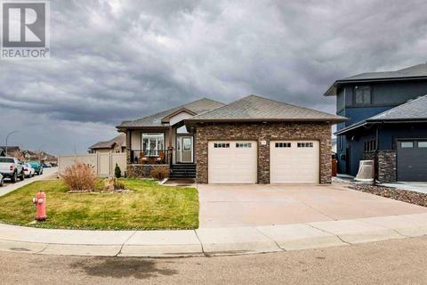 256 Hamptons Way Se, House detached with 4 bedrooms, 3 bathrooms and 3 parking in Medicine Hat AB | Card Image