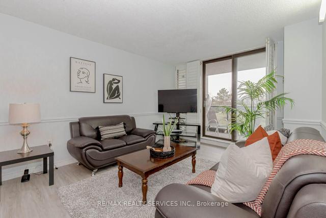 303 - 21 Knightsbridge Rd, Condo with 2 bedrooms, 1 bathrooms and 2 parking in Brampton ON | Image 3