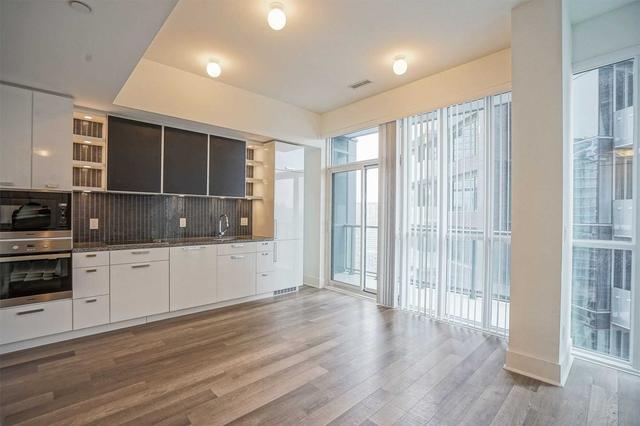 2101 - 32 Davenport Rd, Condo with 0 bedrooms, 1 bathrooms and 0 parking in Toronto ON | Image 6