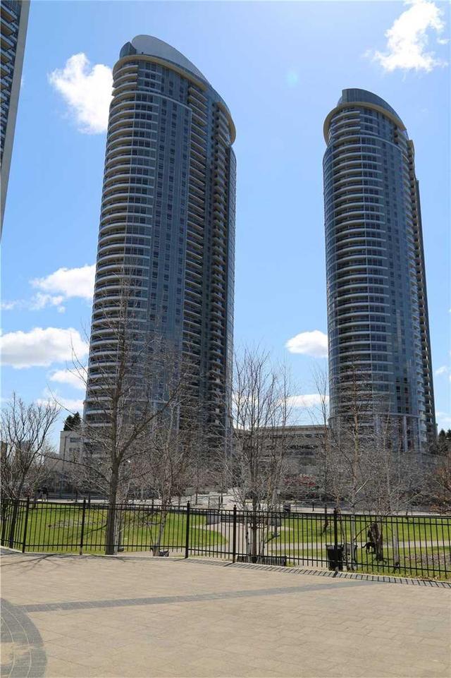 1518 - 135 Village Green Sq, Condo with 2 bedrooms, 2 bathrooms and 1 parking in Toronto ON | Image 1