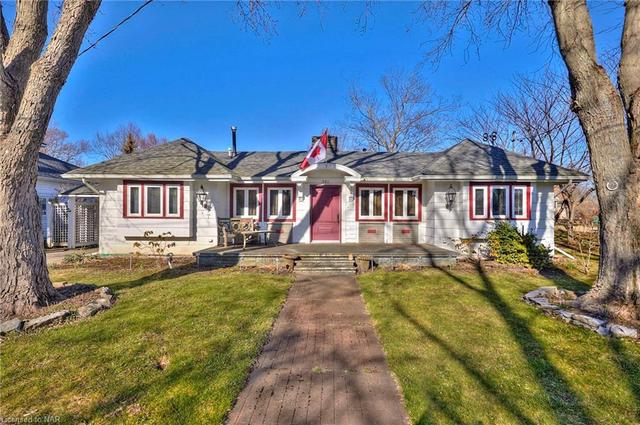 305 Westwood Avenue, House detached with 3 bedrooms, 2 bathrooms and null parking in Fort Erie ON | Image 1