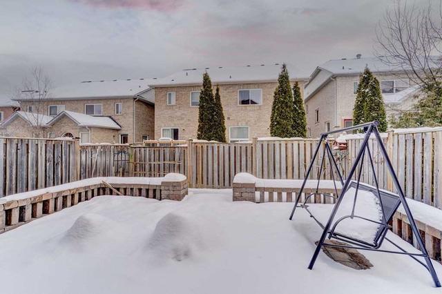 135 Four Seasons Cres, House semidetached with 3 bedrooms, 3 bathrooms and 3 parking in East Gwillimbury ON | Image 18