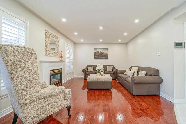 61 Dwellers Rd, House detached with 4 bedrooms, 4 bathrooms and 6 parking in Brampton ON | Image 3