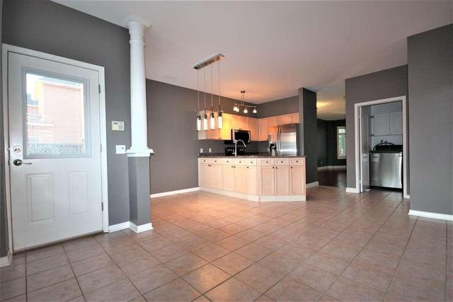 2612 Castle Hill Cres, House detached with 3 bedrooms, 4 bathrooms and 3 parking in Oakville ON | Image 6