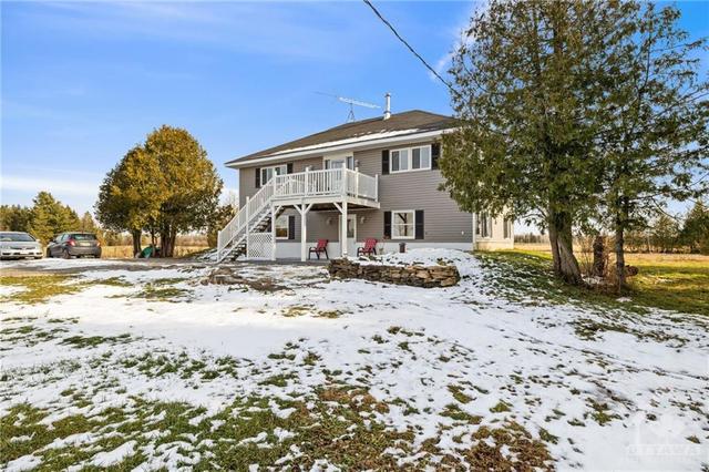 2762 Montague Boundary Road, House detached with 2 bedrooms, 2 bathrooms and 10 parking in Ottawa ON | Image 10
