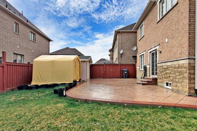 37 Versailles Cres, House detached with 4 bedrooms, 3 bathrooms and 6 parking in Brampton ON | Image 35