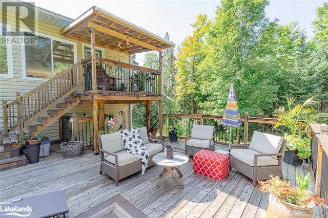 Multiple Entertaining Locations on Rear Deck | Image 33