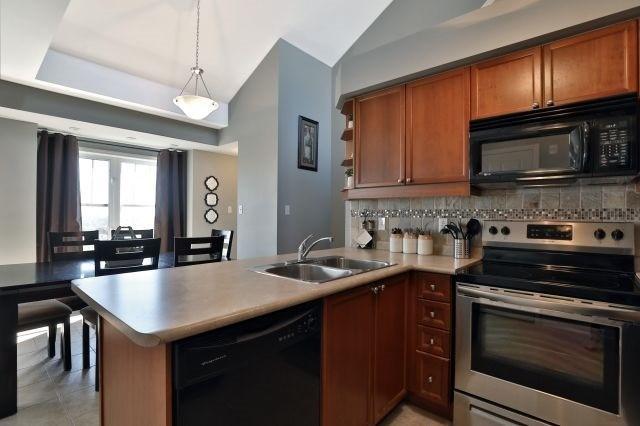 3 - 645 Dundas St W, Townhouse with 2 bedrooms, 2 bathrooms and 1 parking in Mississauga ON | Image 7