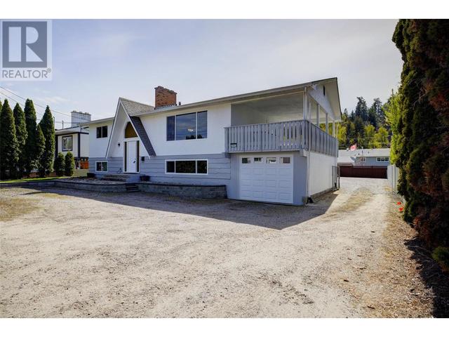 2653 Springfield Road, House detached with 4 bedrooms, 3 bathrooms and 5 parking in Kelowna BC | Image 2