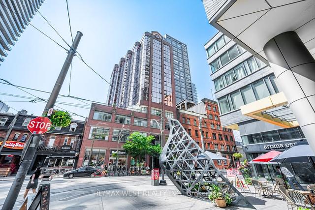 709 - 393 King St W, Condo with 1 bedrooms, 1 bathrooms and 1 parking in Toronto ON | Image 3