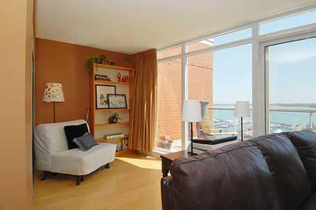 1012 - 550 Queens Quay W, Condo with 1 bedrooms, 1 bathrooms and 1 parking in Toronto ON | Image 6
