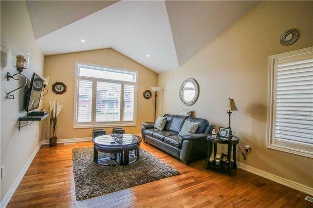5826 Fiddlehead Lane, House detached with 3 bedrooms, 3 bathrooms and 2 parking in Niagara Falls ON | Image 3