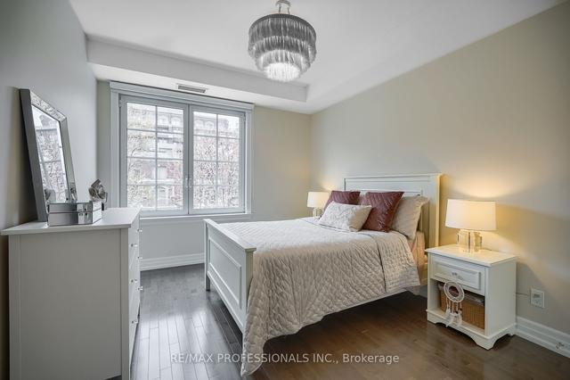 th8 - 21 Burkebrook Pl, Townhouse with 3 bedrooms, 3 bathrooms and 2 parking in Toronto ON | Image 8