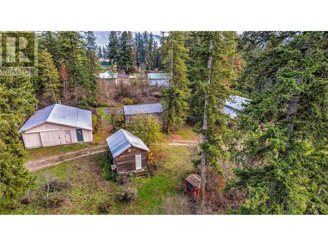11 Gardom Lake Road, House detached with 2 bedrooms, 2 bathrooms and null parking in North Okanagan F BC | Image 34