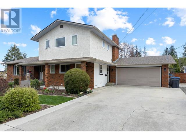 2401 Crestview Road, House detached with 5 bedrooms, 4 bathrooms and 5 parking in West Kelowna BC | Image 6