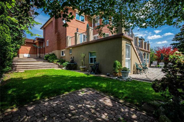 19 Tannery Crt, House detached with 4 bedrooms, 4 bathrooms and 9 parking in Richmond Hill ON | Image 9