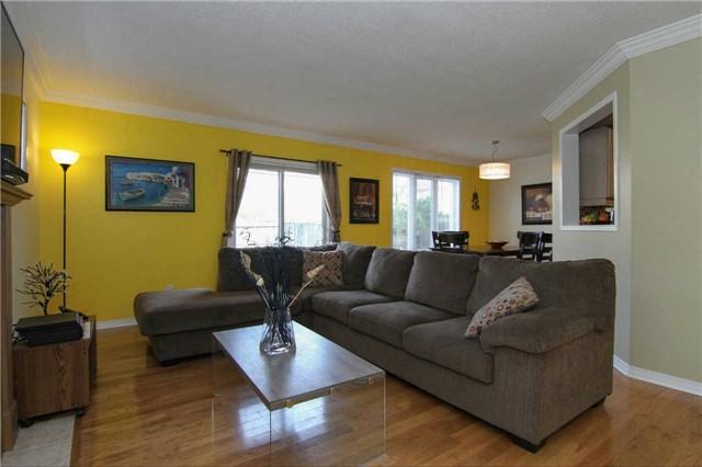 1253 Westview Terr, House semidetached with 3 bedrooms, 4 bathrooms and 2 parking in Oakville ON | Image 3