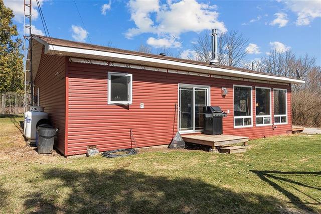 1039 Dalhousie Concession 2 Road, House detached with 2 bedrooms, 1 bathrooms and 6 parking in Lanark Highlands ON | Image 3