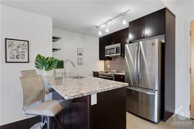 304 - 250 Winterfell Private, Condo with 2 bedrooms, 2 bathrooms and 1 parking in Ottawa ON | Image 6