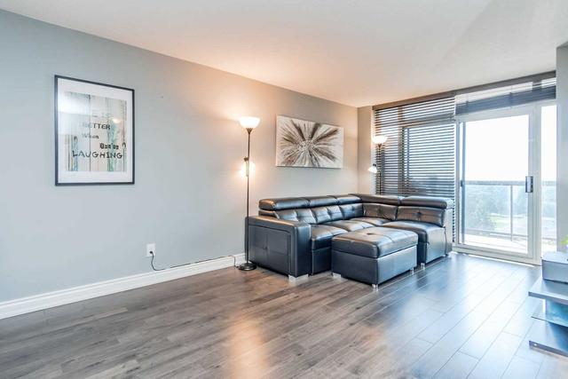 u # 819 - 8 Mondeo Dr, Condo with 1 bedrooms, 1 bathrooms and 2 parking in Toronto ON | Image 2