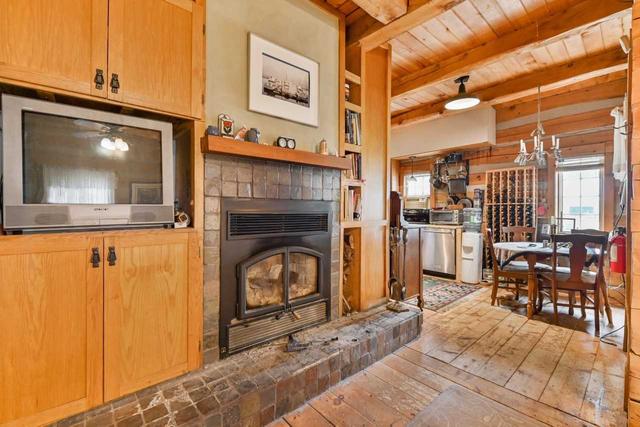 18239 Highway 41, House detached with 1 bedrooms, 1 bathrooms and 10 parking in Addington Highlands ON | Image 3