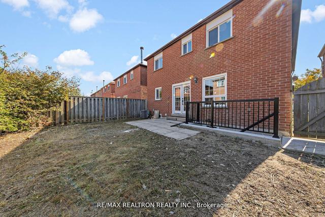 63 Darby Crt, House detached with 5 bedrooms, 4 bathrooms and 5 parking in Toronto ON | Image 27