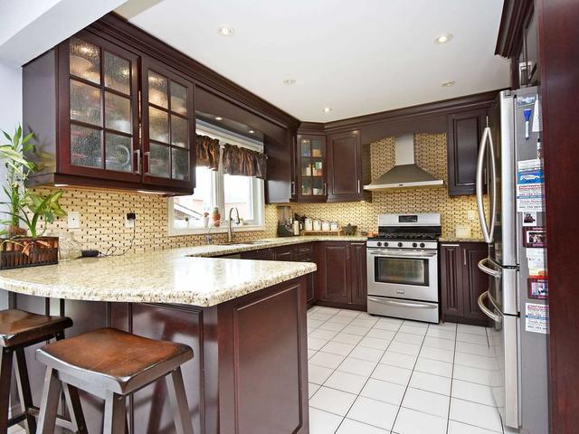 93 Flowertown Ave, House detached with 5 bedrooms, 4 bathrooms and 4 parking in Brampton ON | Image 39