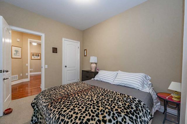 3285 Timeless Dr E, House detached with 3 bedrooms, 2 bathrooms and 6 parking in Oakville ON | Image 26