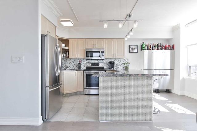 809 - 2088 Lawrence Ave W, Condo with 2 bedrooms, 2 bathrooms and 1 parking in Toronto ON | Image 8