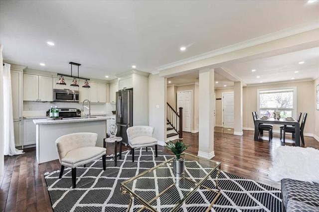 265 Cherokee Blvd, House semidetached with 4 bedrooms, 4 bathrooms and 5 parking in Toronto ON | Image 3